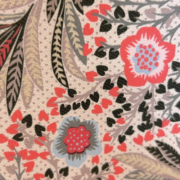 NWT Woman’s Cellphone Wallet with Dual Zipper & Removable Wristlet - Picture 9 of 12